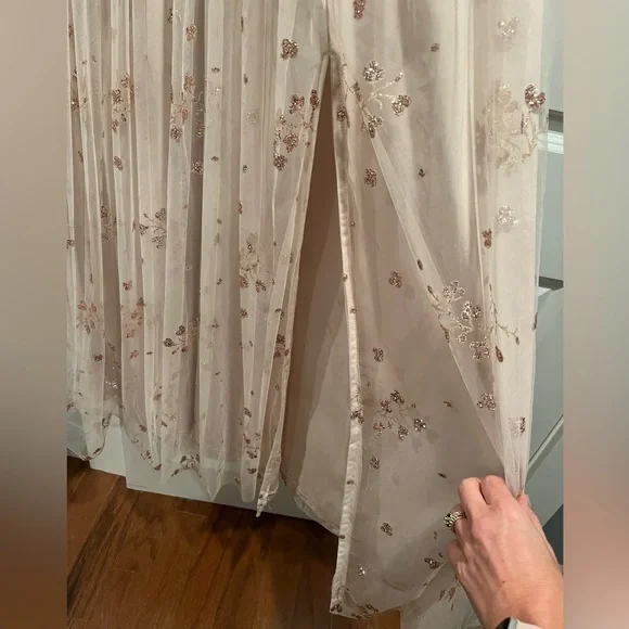 Soieblu gown size large (8/10). Pale pink with gold glitter flowers and hearts - Picture 6 of 10